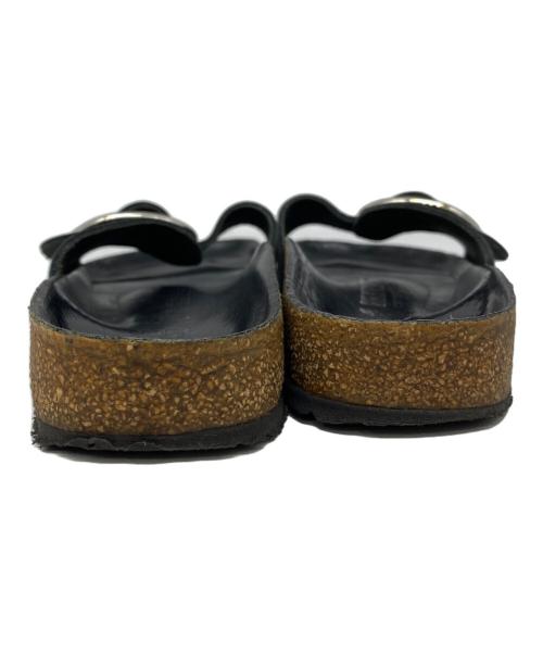 BIRKENSTOCK（ビルケンシュトック）BIRKENSTOCK (ビルケンシュトック) マリッド ビッグバックルサンダル ブラック サイズ:24.5cmの古着・服飾アイテム