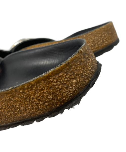 BIRKENSTOCK（ビルケンシュトック）BIRKENSTOCK (ビルケンシュトック) マリッド ビッグバックルサンダル ブラック サイズ:24.5cmの古着・服飾アイテム