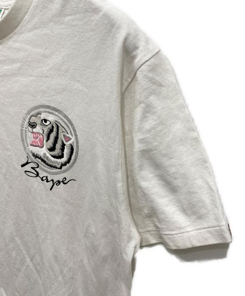 A BATHING APE（アベイシングエイプ）A BATHING APE (アベイシングエイプ) 刺繍Tシャツ ホワイト サイズ:Lの古着・服飾アイテム