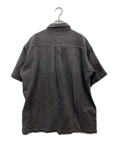 1piu1uguale3（ウノピュウノウグァーレトレ）1piu1uguale3 (ウノピュウノウグァーレトレ) S/S DENIM BIG SHIRTS グレー サイズ:6の古着・服飾アイテム