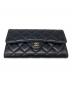 CHANEL（シャネル）の古着「クラシックロングフラップウォレット」｜ブラック