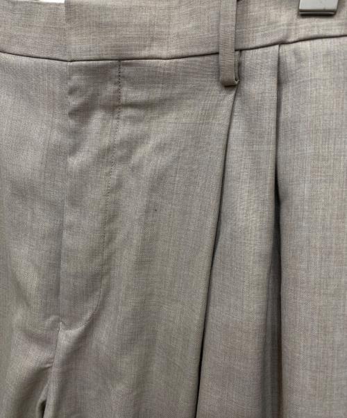 AURALEE（オーラリー）AURALEE (オーラリー) WASHABLE WOOL TROPICAL SLACKS ベージュ サイズ:Lの古着・服飾アイテム