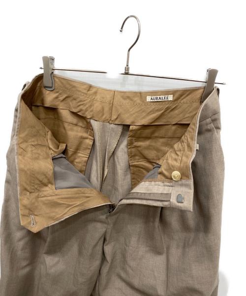 AURALEE（オーラリー）AURALEE (オーラリー) WASHABLE WOOL TROPICAL SLACKS ベージュ サイズ:Lの古着・服飾アイテム