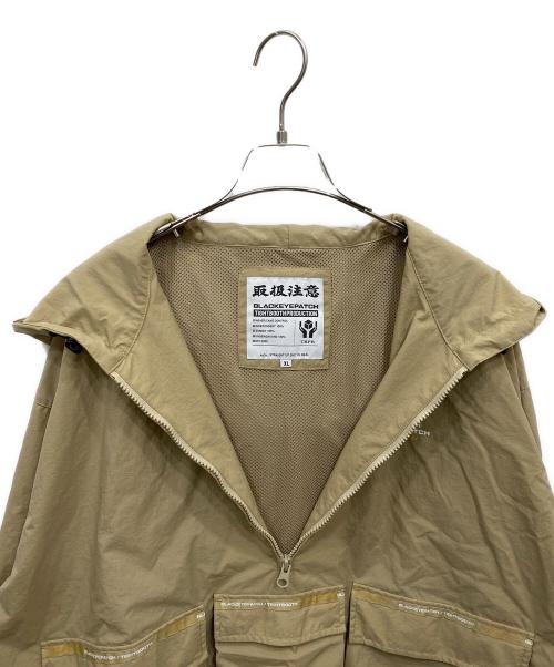 BlackEyePatch（ブラックアイパッチ）BlackEyePatch (ブラックアイパッチ) TIGHTBOOTH PRODUCTION (タイトブースプロダクション) TBEP ANORAC JACKET ベージュ サイズ:XLの古着・服飾アイテム