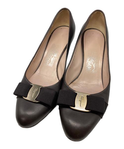 Salvatore Ferragamo（サルヴァトーレ フェラガモ）Salvatore Ferragamo (サルヴァトーレ フェラガモ) ヴァラリボンパンプス ブラック サイズ:SIZE 5　1/2の古着・服飾アイテム