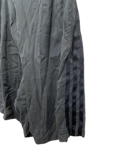 Y-3（ワイスリー）Y-3 (ワイスリー) M SHADE SANDED CUPRO SHORTS グレー サイズ:Sの古着・服飾アイテム