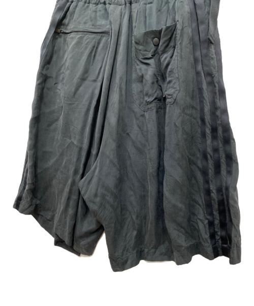 Y-3（ワイスリー）Y-3 (ワイスリー) M SHADE SANDED CUPRO SHORTS グレー サイズ:Sの古着・服飾アイテム
