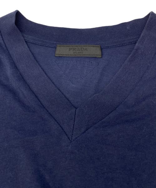 PRADA（プラダ）PRADA (プラダ) VネックTシャツ ネイビー サイズ:Lの古着・服飾アイテム