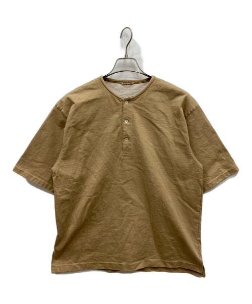 AURALEE（オーラリー）AURALEE (オーラリー) STAND UP HENLEY NECK TEE ベージュ サイズ:3の古着・服飾アイテム