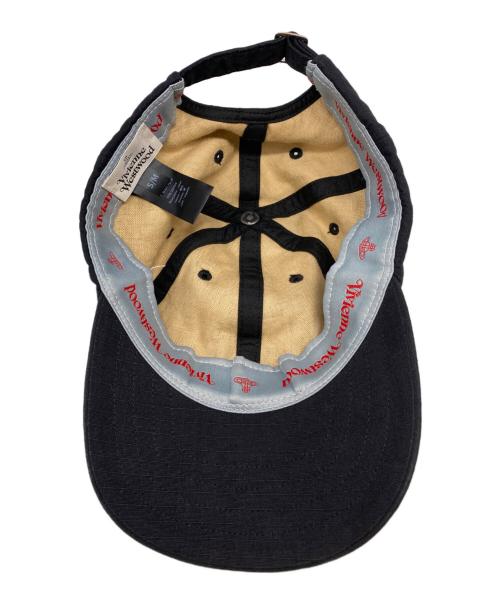 Vivienne Westwood（ヴィヴィアンウエストウッド）Vivienne Westwood (ヴィヴィアンウエストウッド) オーブ刺繍キャップ ブラックの古着・服飾アイテム