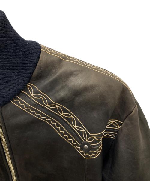 J.FRANCOIS CHARLES（ジャン＝フランソワ・シャルル）J.FRANCOIS CHARLES (ジャン＝フランソワ・シャルル) スタッズ刺繍 イタリアンレザー ジャケット ブラック サイズ:46の古着・服飾アイテム