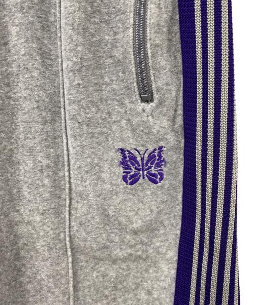 Needles（ニードルズ）Needles (ニードルズ) Narrow Track Pant - C/PE Velour グレー サイズ:Mの古着・服飾アイテム