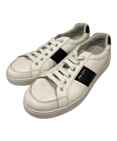 PRADA（プラダ）PRADA (プラダ) スニーカー ホワイト×ブラック サイズ:7の古着・服飾アイテム