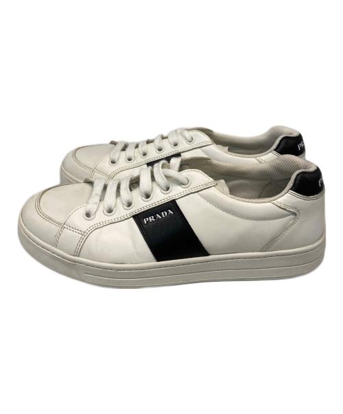 PRADA（プラダ）PRADA (プラダ) スニーカー ホワイト×ブラック サイズ:7の古着・服飾アイテム