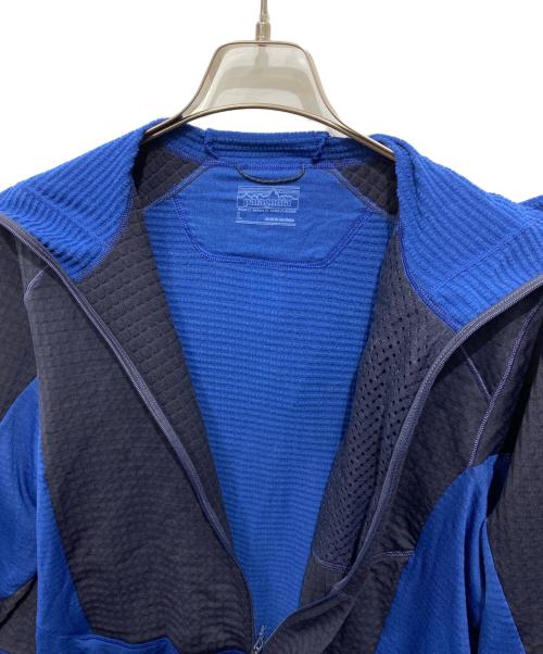 Patagonia（パタゴニア）Patagonia (パタゴニア) メンズ・R1 プルオーバー・フーディ ブルー×ブラック サイズ:Lの古着・服飾アイテム