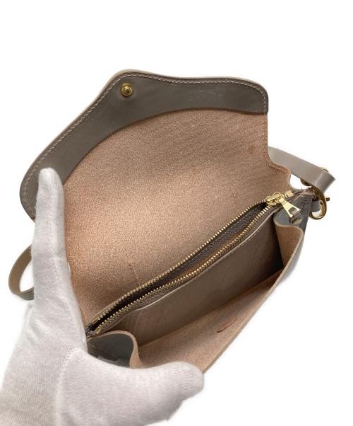 GLENROYAL（グレンロイヤル）GLENROYAL (グレンロイヤル) ストラップ付きフルブライドルレザーミディアムパース ベージュ サイズ:なしの古着・服飾アイテム