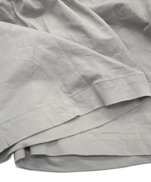 N.HOOLYWOOD（エヌ ハリウッド）N.HOOLYWOOD (エヌ ハリウッド) Invincible (インビンシブル) タックハーフパンツ グレー サイズ:SIZE38の古着・服飾アイテム