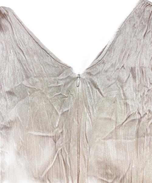 FRAY ID（フレイ アイディー）FRAY ID (フレイ アイディー) サテンタックフレアワンピース アイボリーの古着・服飾アイテム