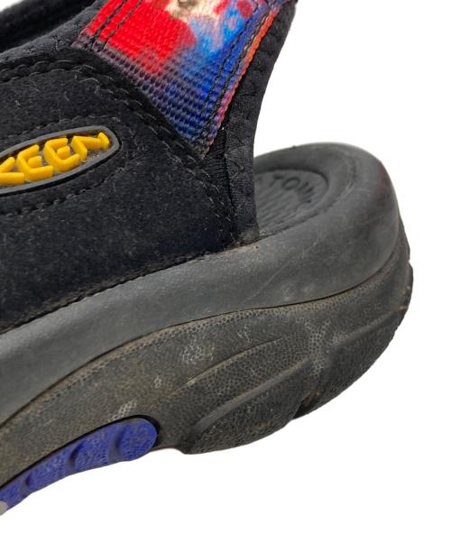 KEEN（キーン）KEEN (キーン) NEWPORT RETRO ブラック×レッド サイズ:US9　27cmの古着・服飾アイテム