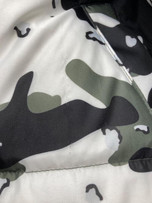 TIGHTBOOTH PRODUCTION（タイトブースプロダクション）TIGHTBOOTH PRODUCTION (タイトブースプロダクション) URBAN CAMO DOWN JKT/アーバンカモ ダウン ジャケット ホワイト×カーキ サイズ:Lの古着・服飾アイテム