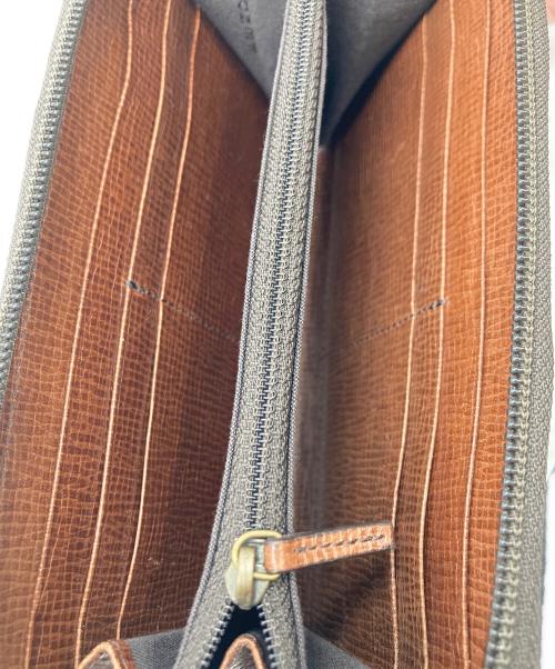 FENDI（フェンディ）FENDI (フェンディ) ズッカ柄 ラウンドファスナー ブラウンの古着・服飾アイテム