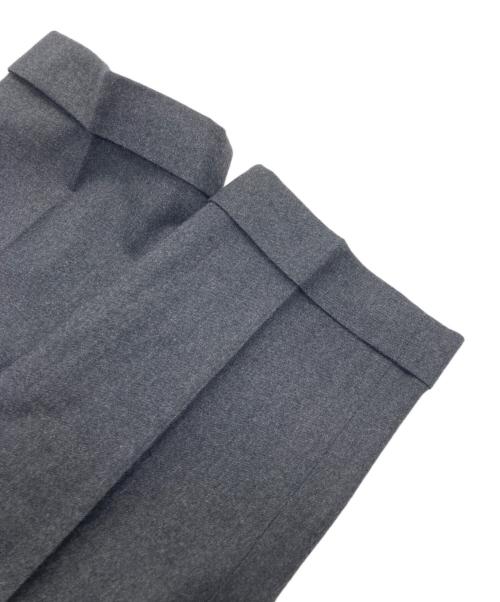 PT01（ピーティーゼロウーノ）PT01 (ピーティーゼロ) BEAMS F (ビームスエフ) スラックス グレー サイズ:44の古着・服飾アイテム