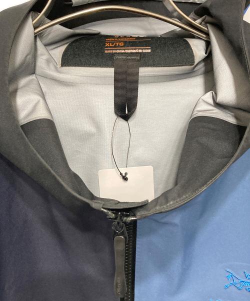ARC'TERYX（アークテリクス）ARC'TERYX (アークテリクス) BEAMS (ビームス) BETA JACKET  ブルー×ブラック（BORO） サイズ:XL/TGの古着・服飾アイテム