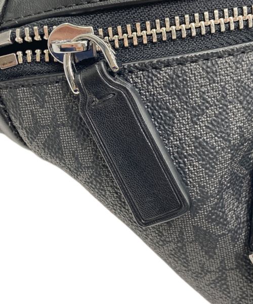 MICHAEL KORS（マイケル・コース）MICHAEL KORS (マイケルコース) クーパー シグネチャー ユーティリティ ベルト バッグ ブラック サイズ:なしの古着・服飾アイテム