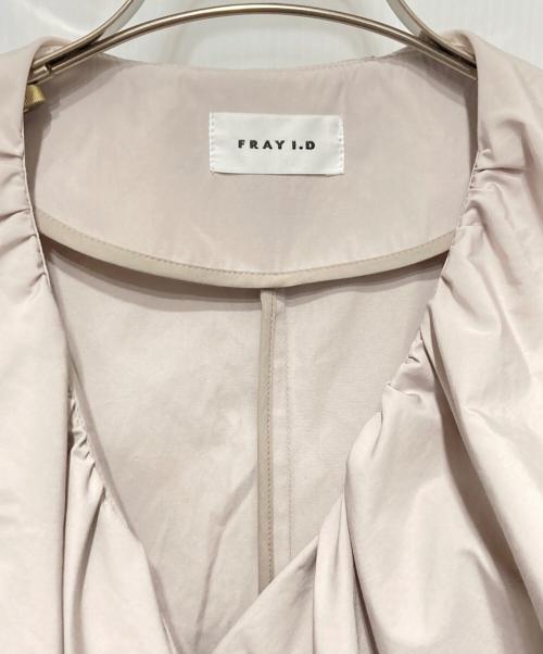 FRAY ID（フレイ アイディー）FRAY ID (フレイ アイディー) ラッフルフリルドレスコート ベージュの古着・服飾アイテム