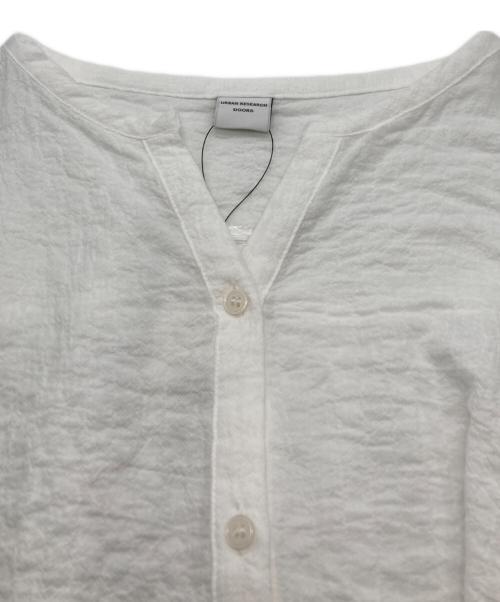 URBAN RESEARCH DOORS（アーバンリサーチドアーズ）URBAN RESEARCH DOORS (アーバンリサーチドアーズ) ギャザースリーブブラウス ホワイト サイズ:Ｍ 未使用品の古着・服飾アイテム