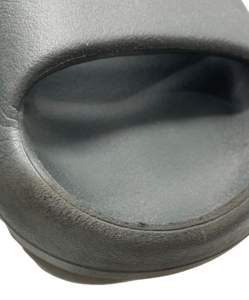 adidas（アディダス）adidas (アディダス) YEEZY Slide サンダル Dark Onyx サイズ:30.5ｃｍ/US12の古着・服飾アイテム