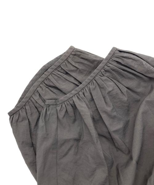 UNITED ARROWS TOKYO（ユナイテッドアローズトウキョウ）UNITED ARROWS TOKYO (ユナイテッドアローズトウキョウ) フリルショートスリーブブラウス グレー サイズ:Fの古着・服飾アイテム