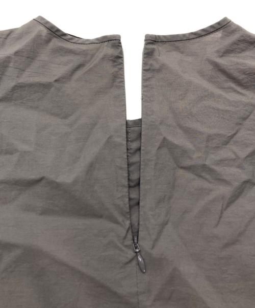 UNITED ARROWS TOKYO（ユナイテッドアローズトウキョウ）UNITED ARROWS TOKYO (ユナイテッドアローズトウキョウ) フリルショートスリーブブラウス グレー サイズ:Fの古着・服飾アイテム