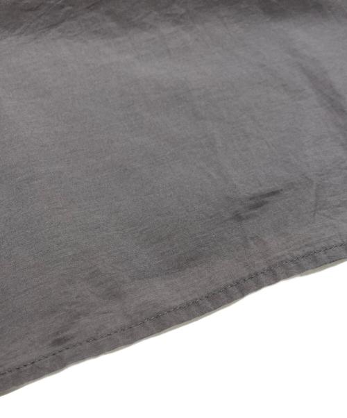 UNITED ARROWS TOKYO（ユナイテッドアローズトウキョウ）UNITED ARROWS TOKYO (ユナイテッドアローズトウキョウ) フリルショートスリーブブラウス グレー サイズ:Fの古着・服飾アイテム