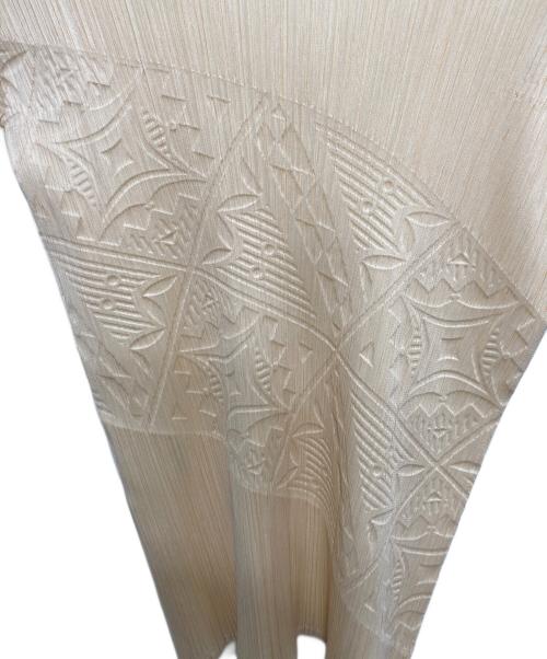 PLEATS PLEASE（プリーツプリーズ）PLEATS PLEASE (プリーツプリーズ) エンボス加工 型押し プリーツカットソー ベージュ サイズ:-の古着・服飾アイテム