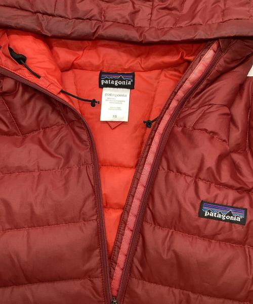 Patagonia（パタゴニア）Patagonia (パタゴニア) DOWN SWEATER PULLOVER HOODY レッド サイズ:XSの古着・服飾アイテム