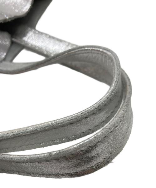 SHENERY（シーナリー）SHENERY (シーナリー) レザー巾着ショルダーバッグ シルバーの古着・服飾アイテム