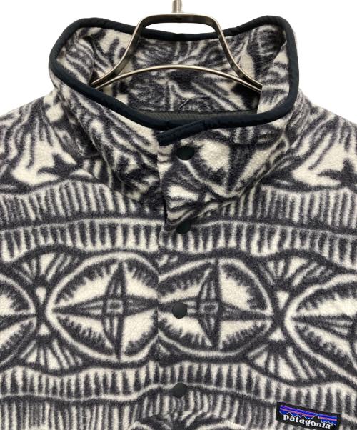 Patagonia（パタゴニア）Patagonia (パタゴニア) ライトウェイト シンチラスナップT ホワイト×グレー サイズ:Lの古着・服飾アイテム