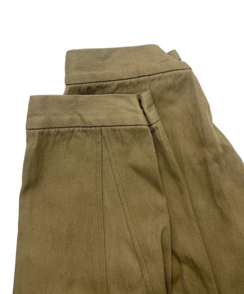 6(ROKU) BEAUTY&YOUTH（ロク ビューティーアンドユース）6(ROKU) BEAUTY&YOUTH (ロク ビューティーアンドユース) レーヨンコットンタックパンツ ベージュ サイズ:36の古着・服飾アイテム