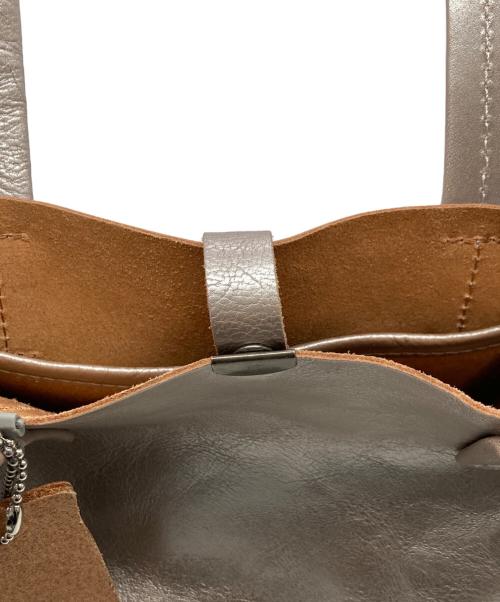 ANNAK（アナック）ANNAK (アナック) アマンダオイルレザー ランチトートバッグ シルバーの古着・服飾アイテム