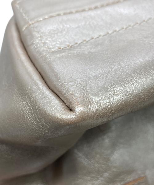 ANNAK（アナック）ANNAK (アナック) アマンダオイルレザー ランチトートバッグ シルバーの古着・服飾アイテム