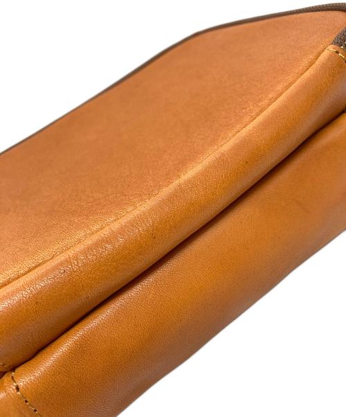 SLOW and HANDS（スロウアンドハンズ）SLOW and HANDS (スロウアンドハンズ) レザーポーチ ブラウンの古着・服飾アイテム