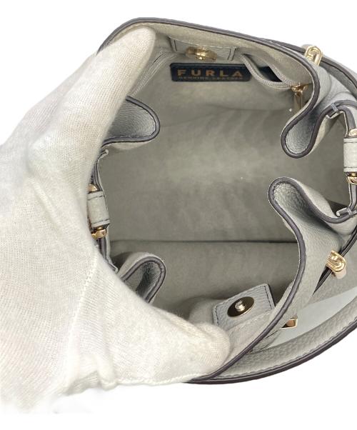 FURLA（フルラ）FURLA (フルラ) AURA MINI DRAWSTRING ショルダーバッグ グレー サイズ:なしの古着・服飾アイテム