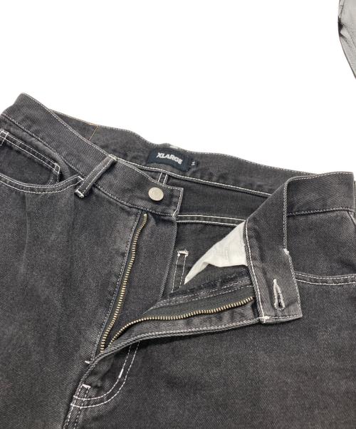 X-LARGE（エクストララージ）X-LARGE (エクストララージ) BURNING DICE PANTS /バーニングダイスワッペン デニムパンツ  グレー サイズ:34の古着・服飾アイテム