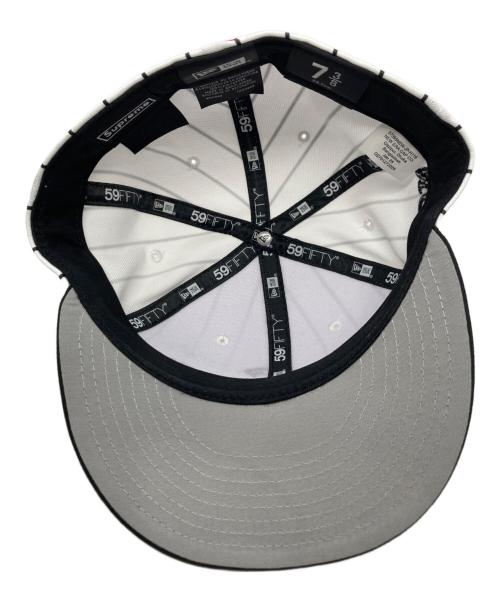SUPREME（シュプリーム）SUPREME (シュプリーム) New Era (ニューエラ) Homerun S LOGO ホワイト×ブラック サイズ:58.7㎝　7 3/8の古着・服飾アイテム