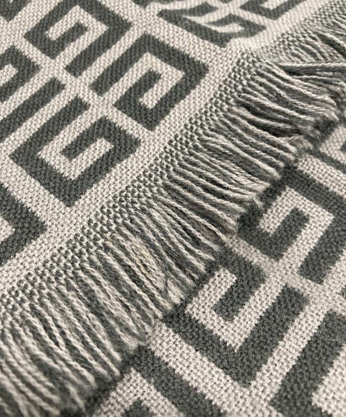 GIVENCHY（ジバンシィ）GIVENCHY (ジバンシィ) モノグラムロゴマフラー グレーの古着・服飾アイテム