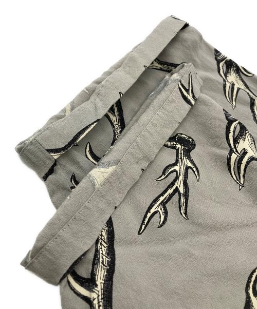 NEIGHBORHOOD（ネイバーフッド）NEIGHBORHOOD (ネイバーフッド) ホーン総柄 S/Sシャツ グレー サイズ:Lの古着・服飾アイテム