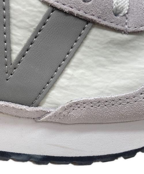 NEW BALANCE（ニューバランス）NEW BALANCE (ニューバランス) ローカットスニーカー グレー×ホワイト サイズ:23.5㎝の古着・服飾アイテム