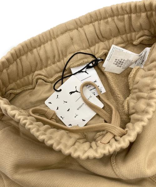 PUMA（プーマ）PUMA (プーマ) maison kitsune (メゾンキツネ) コラボスウェットパンツ ベージュ サイズ:XS 未使用品の古着・服飾アイテム