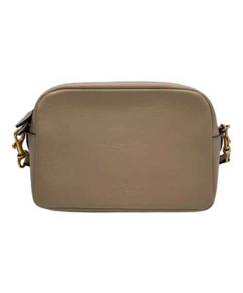 J&M DAVIDSON（ジェイ＆エム デヴィッドソン）J&M DAVIDSON (ジェイ＆エム デヴィッドソン) ギャビー ショルダーバッグ ベージュの古着・服飾アイテム